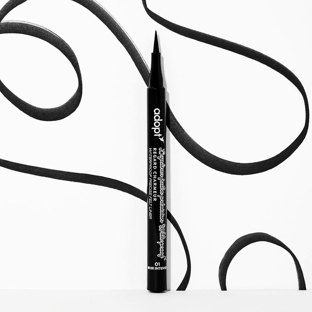 L'eyeliner feutre précision waterproof regard char