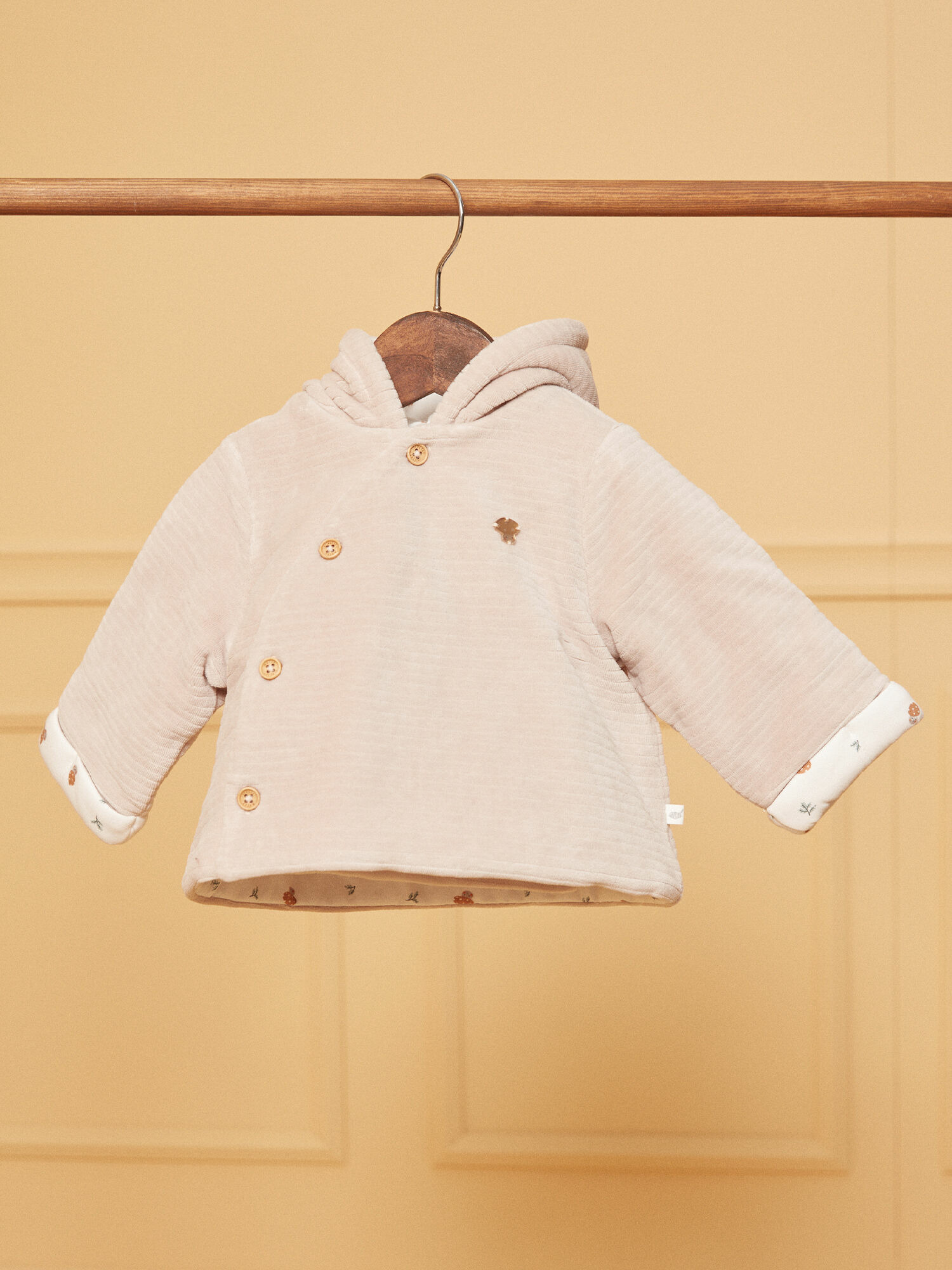 Veste de naissance à capuche beige en velours