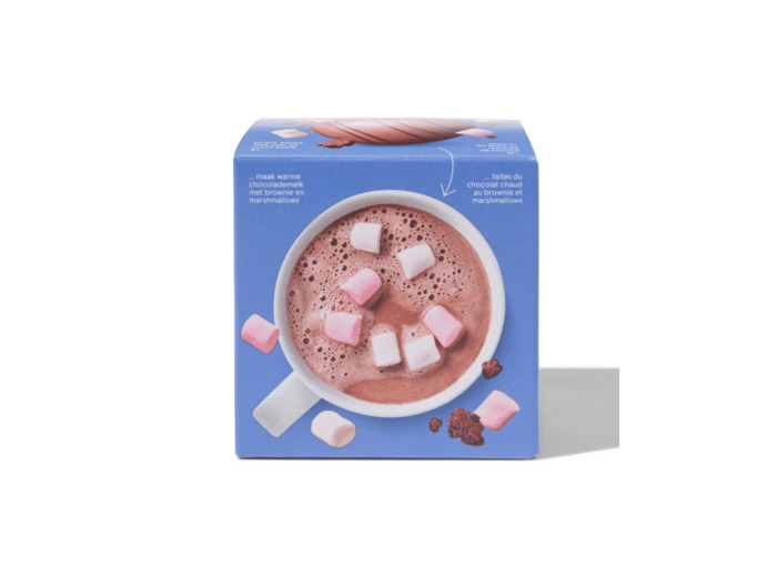 Bombe de chocolat chaud - chocolat au lait avec brownie et marshmallows