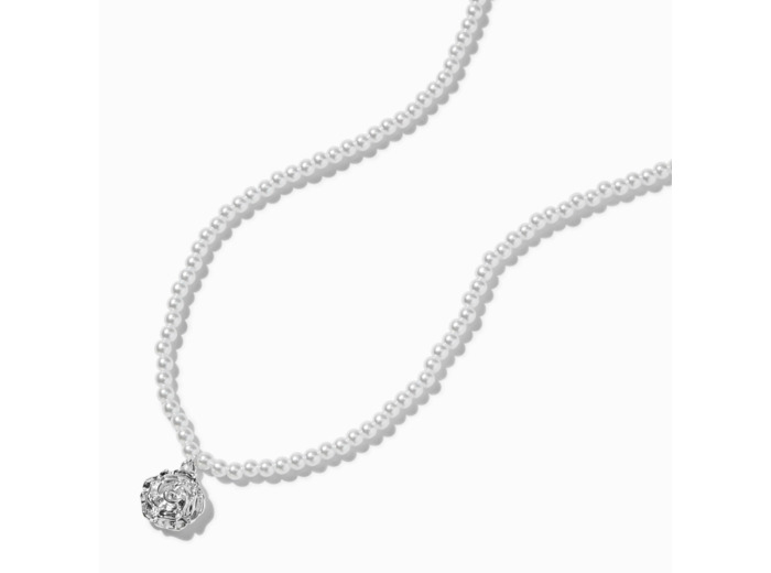 Collier à pendentif rosettes perle d'imitation et couleur argentée