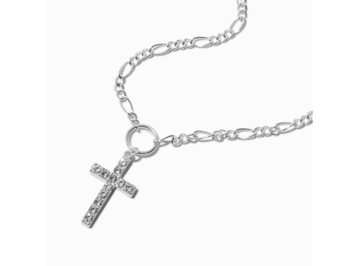 Collier à pendentif croix décorée couleur argentée