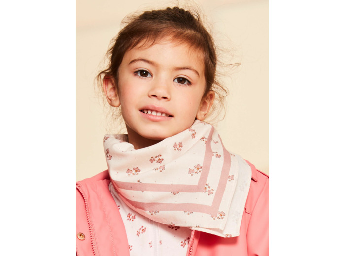 Foulard rose pâle en voile de coton à fleurs