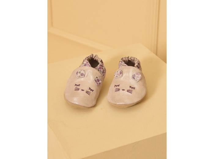 Chausson couleur rose irisée