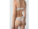 Tanga en dentelle irisé,Tanga en dentelle irisé;${refinementColor}