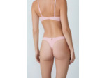 String en dentelle