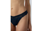 String en dentelle