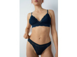 String en dentelle