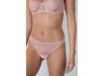 String en dentelle