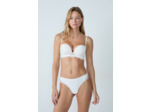 String en microfibre et dentelle
