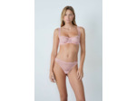 String en dentelle