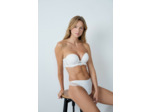 String en microfibre et dentelle