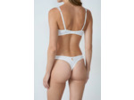 String en dentelle