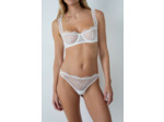 String en dentelle