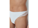 String en microfibre et dentelle