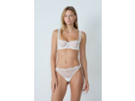 String en dentelle