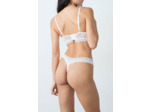 String en dentelle