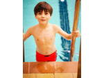 Maillot de bain rouge motif requin enfant garçon