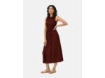 Robe mi-longue sans manches à corsage froncé