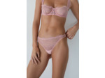 String en dentelle