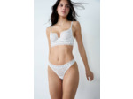 String en dentelle