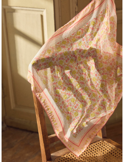 Foulard carré imprimé fleuri
