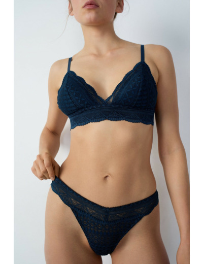 String en dentelle
