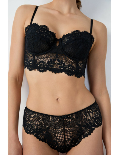 Shorty en dentelle,Shorty en dentelle;${refinementColor}