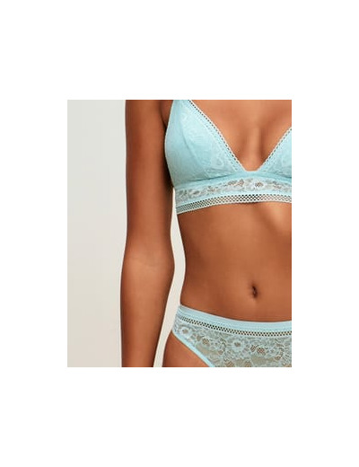 String en dentelle