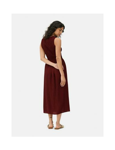 Robe mi-longue sans manches à corsage froncé