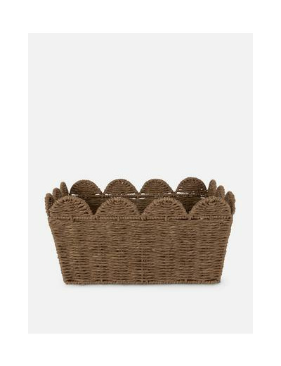 Panier tressé à bords festonnés