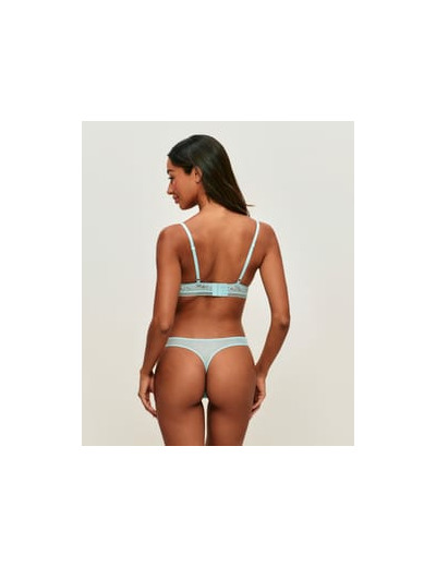 String en dentelle