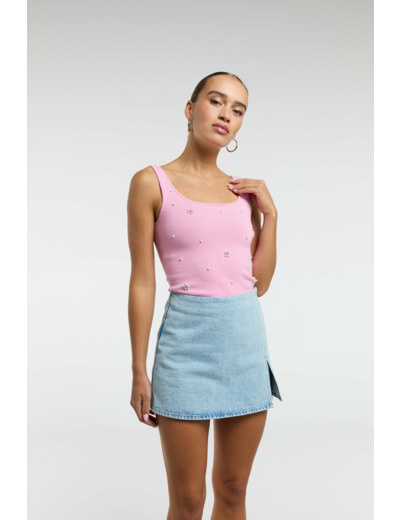 Top en tricot avec applications