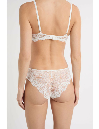 Shorty en dentelle,Shorty en dentelle;${refinementColor}