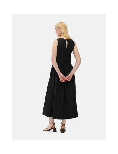 Robe longue sans manches
