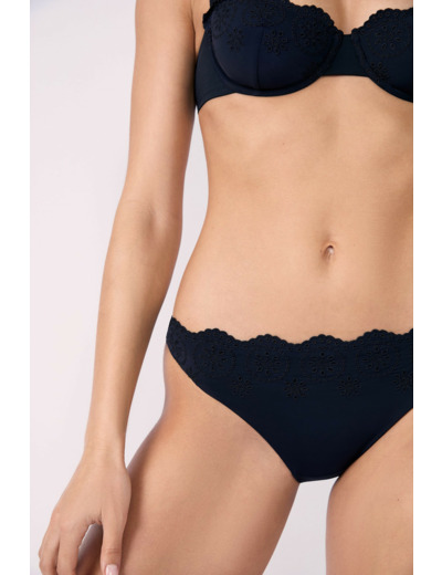Culotte bikini bas de maillot avec broderies