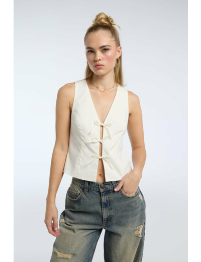 Blouse à encolure décorée