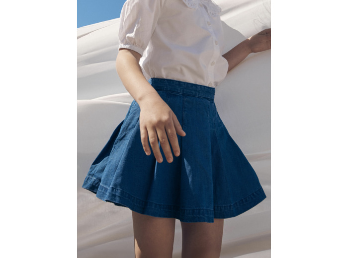 Jupe bleue plissée en jean