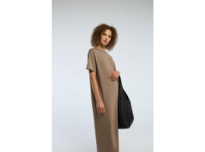 Robe ample et ajustée