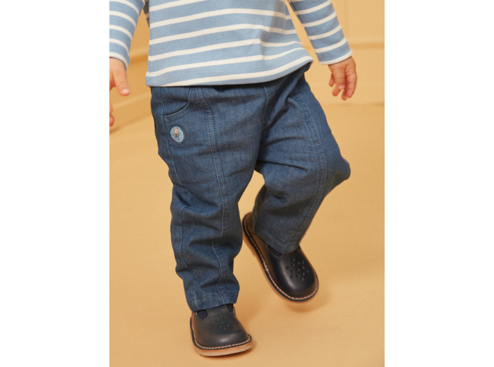 Pantalon en denim bleu avec découpes