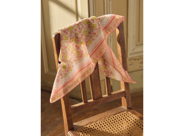 Foulard carré imprimé fleuri