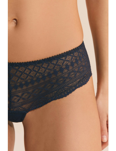 Shorty en dentelle,Shorty en dentelle;${refinementColor}