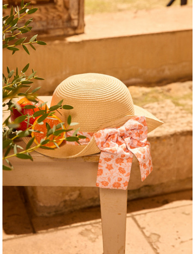 Chapeau de paille avec noeud