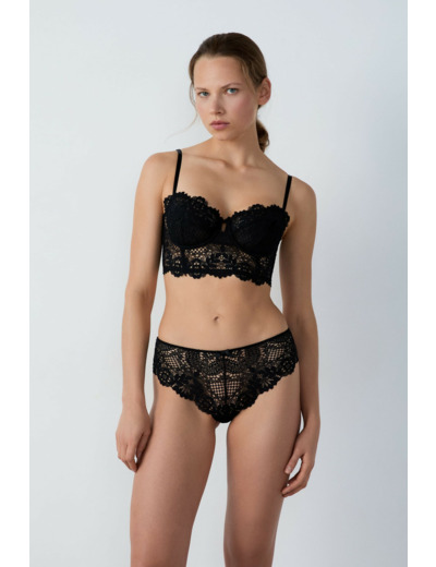 Shorty en dentelle,Shorty en dentelle;${refinementColor}