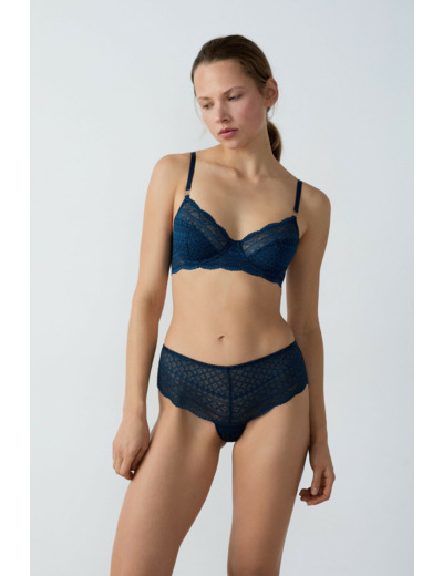 Shorty en dentelle,Shorty en dentelle;${refinementColor}