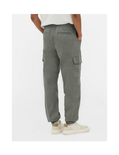 Pantalon cargo resserré aux chevilles