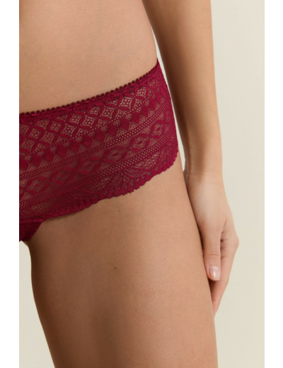 Shorty en dentelle,Shorty en dentelle;${refinementColor}