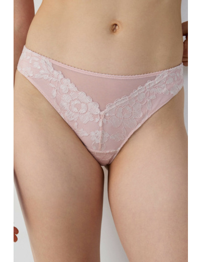 Culotte en dentelle et tulle