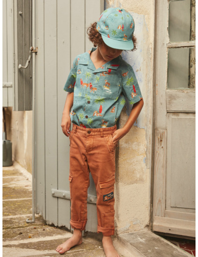 Casquette bleue avec imprimés