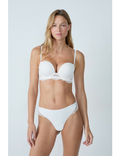 String en microfibre et dentelle