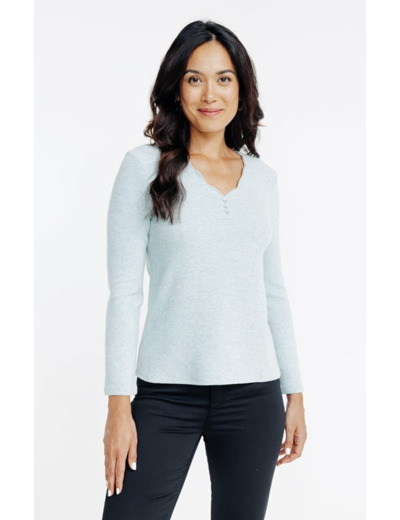 Pull en matière fantaisie col festonné